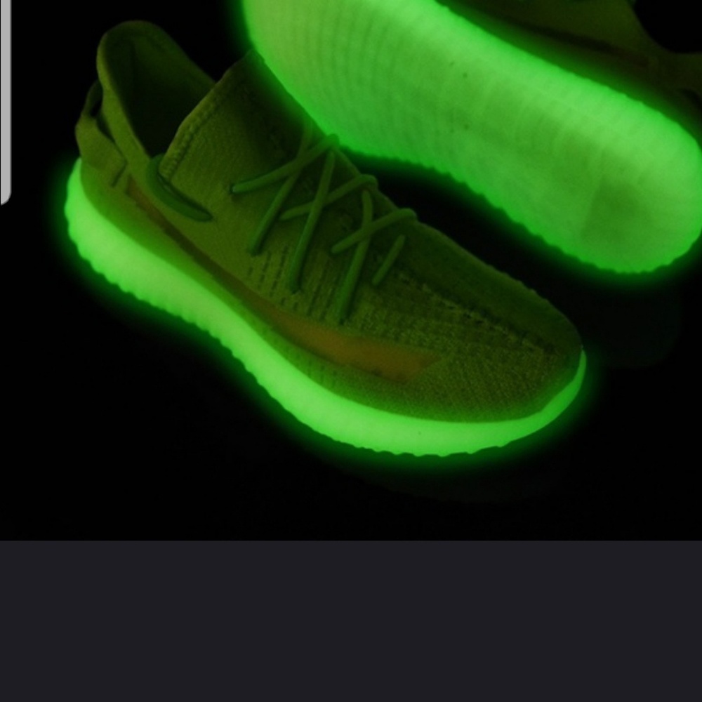 Tennis shoes - Picture 2 of 4